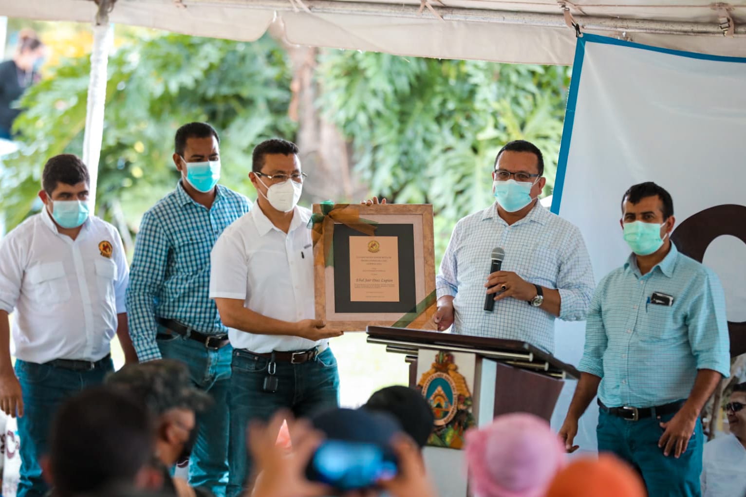 Productores de café reconocen gestión de Ébal Diaz en beneficio del sector