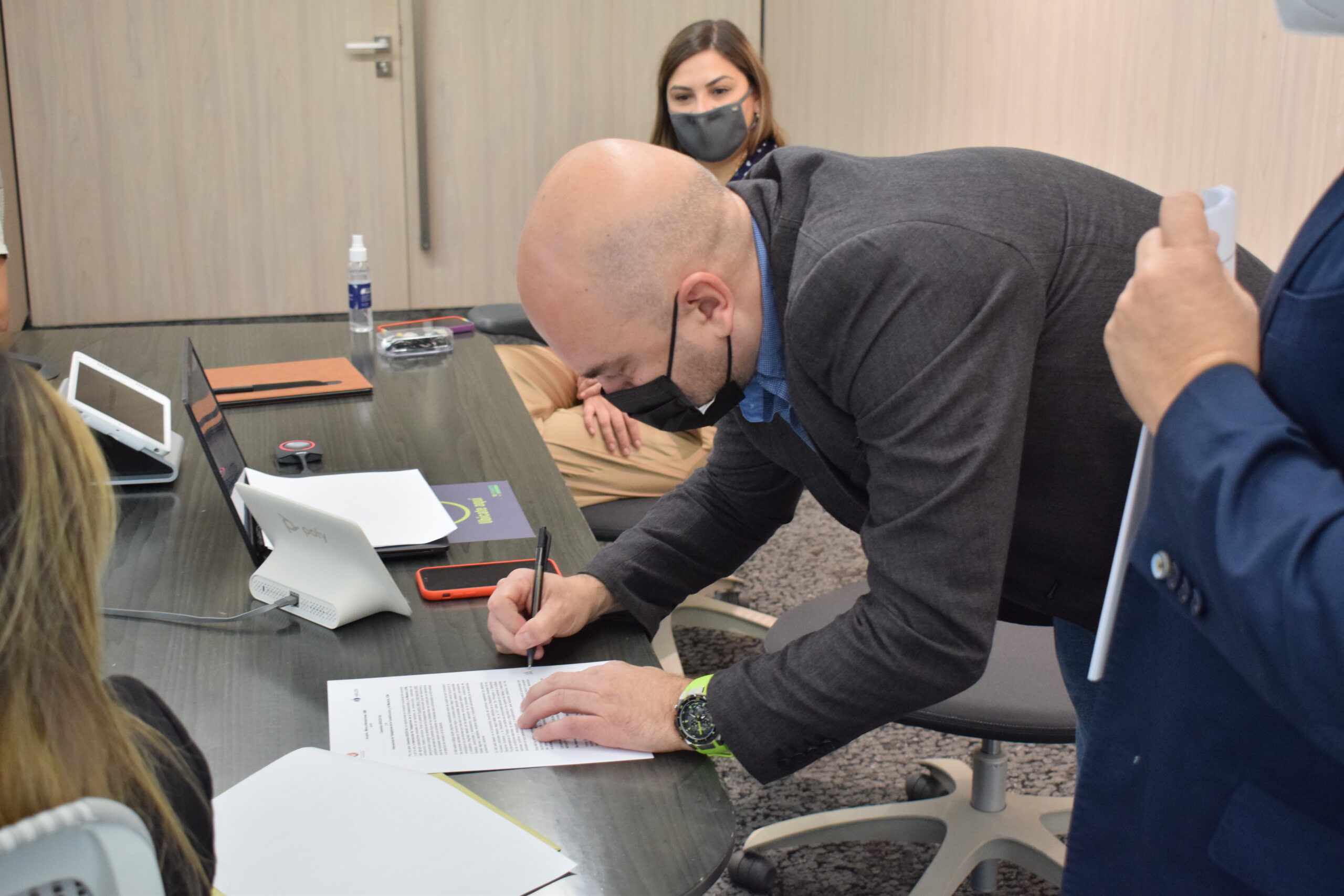 Argos y la Internacional de Trabajadores de la Construcción y la Madera firman acuerdo por la protección de los derechos laborales