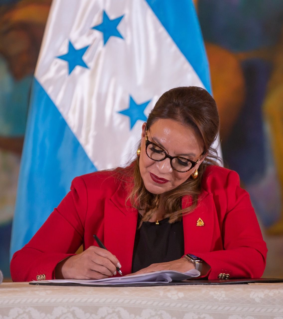 ¡Histórico¡ Luego de sancionar la derogación de la Ley de Zedes: Presidenta Xiomara Castro felicita al Congreso Nacional por derogación de las Ley de las Zedes