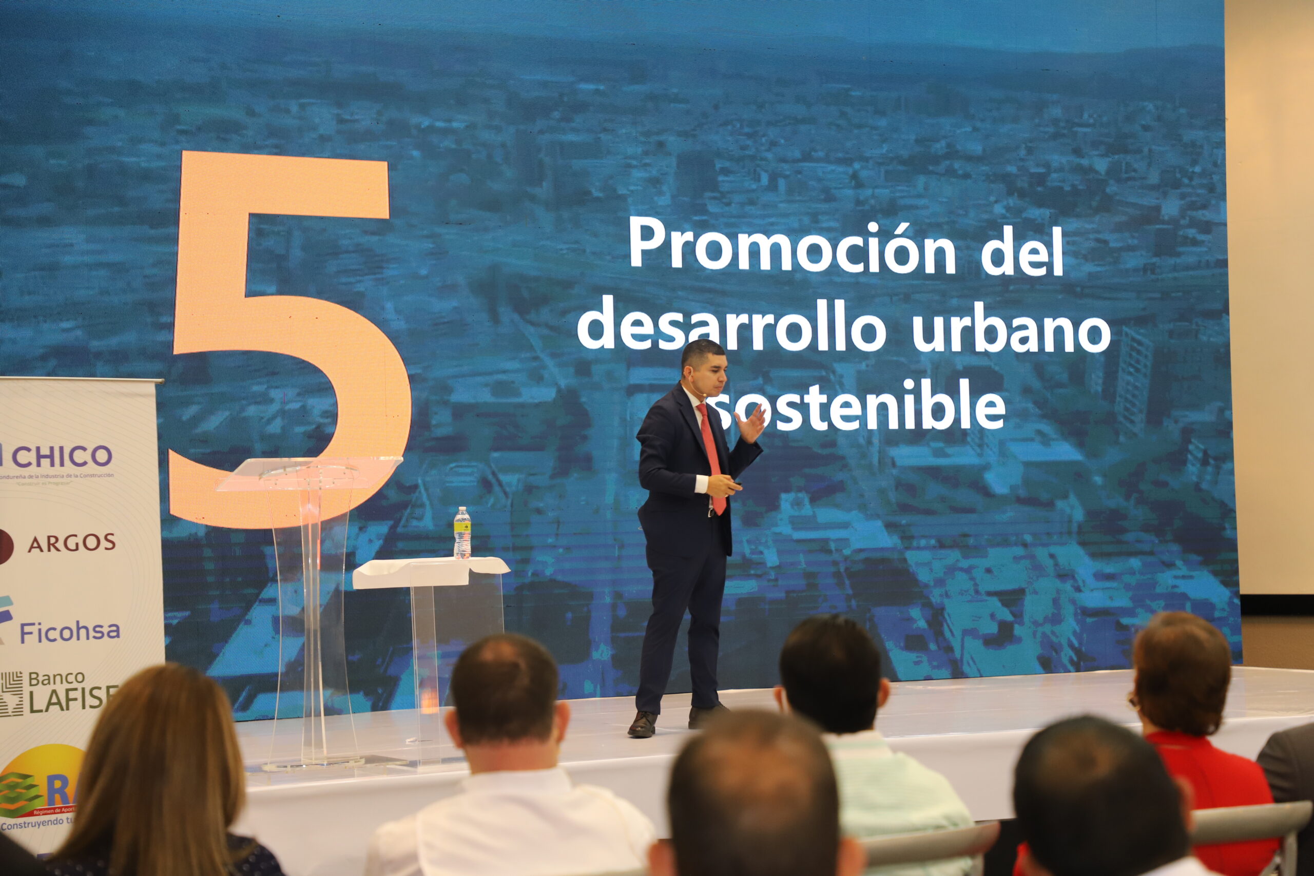 La Cámara Hondureña de la Industria de la Construcción organizó el foro “Vivienda Social como generador de arraigo, bienestar y desarrollo”