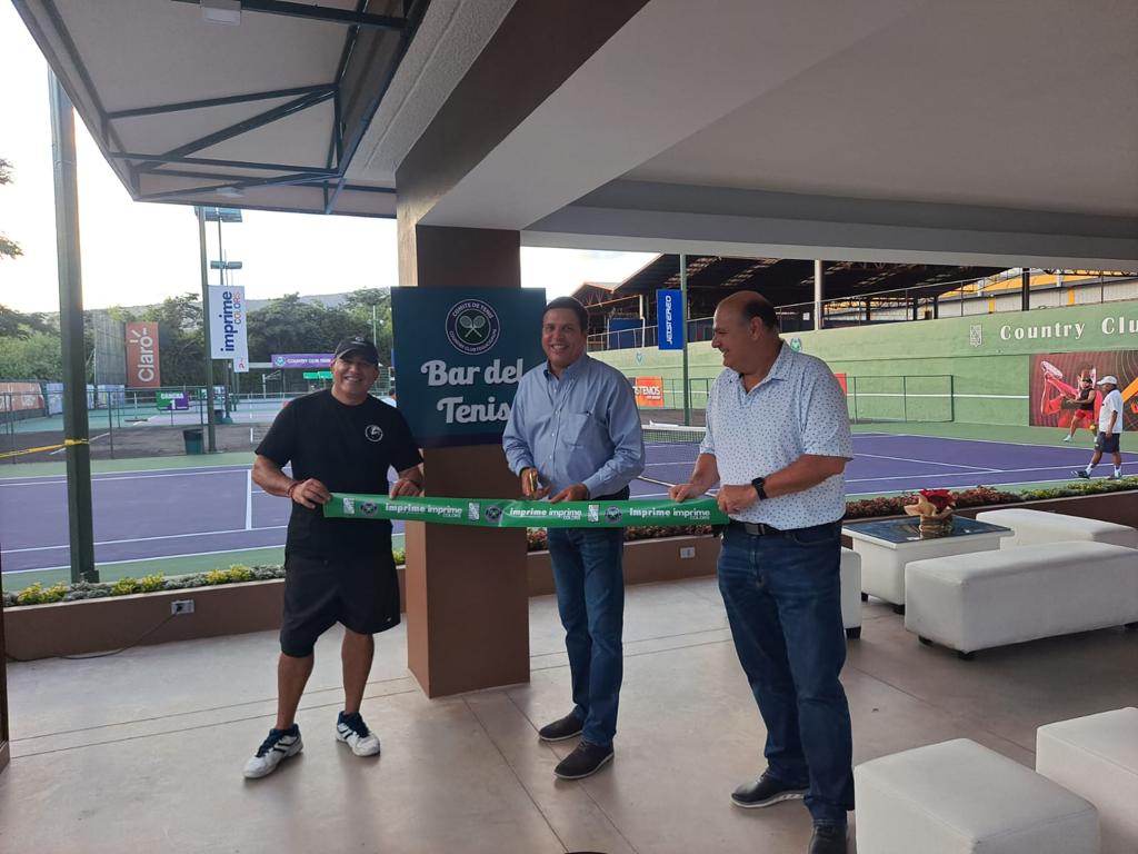 250 tenistas compiten en la Copa Amateur “Imprime Christmas Open”