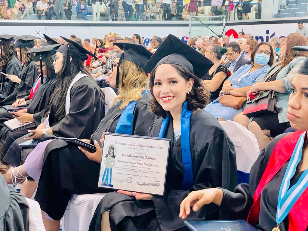 UNITEC Y CEUTEC gradúan a un total de 964 nuevos profesionales a nivel nacional
