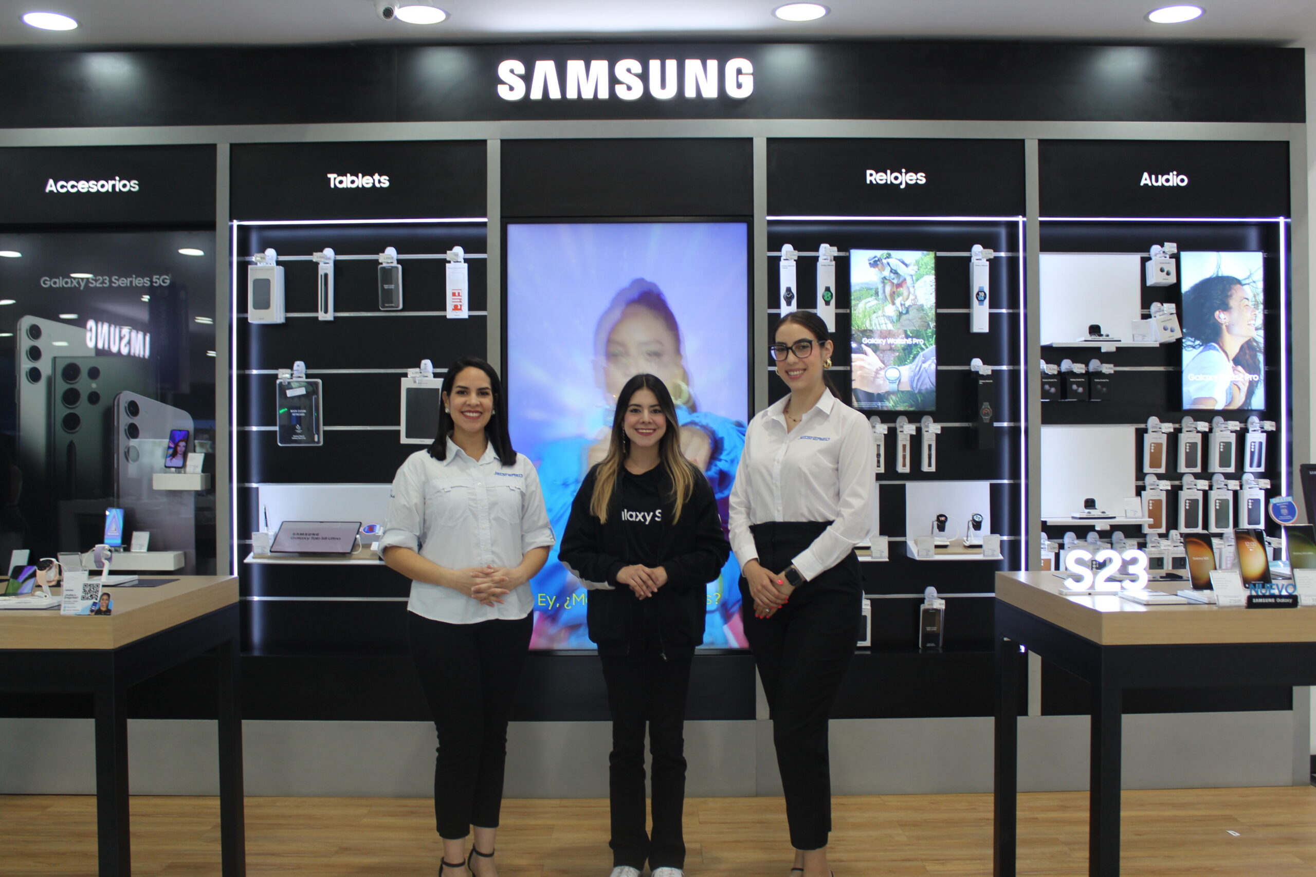 JETSTEREO y Samsung ofrecen los mejores productos para regalarle en su mes a mamá