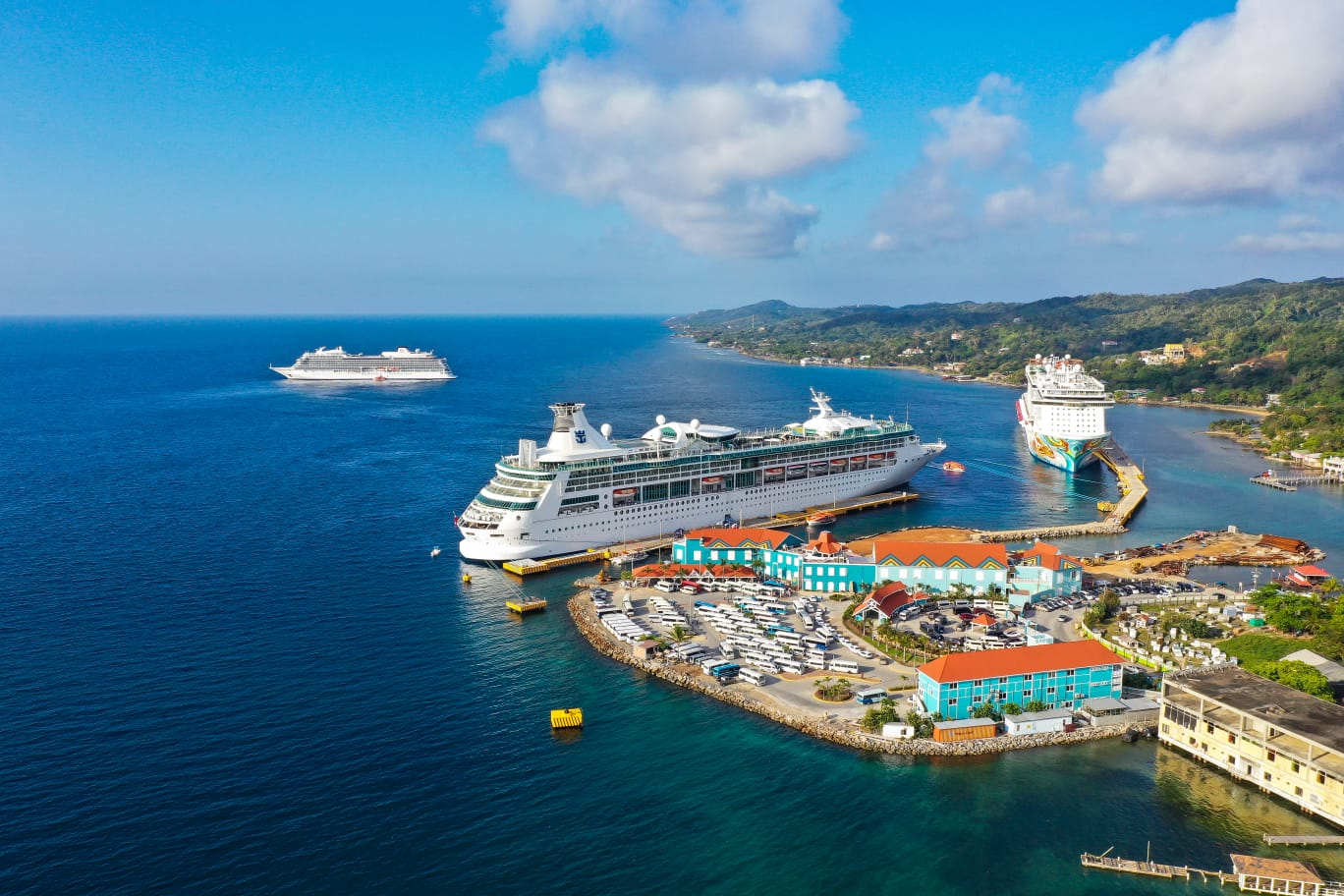 Honduras recibió 1.2 millones de visitantes en el primer semestre de 2023, representando un crecimiento del 35% en comparación al primer semestre de 2022, en el cual el país registró 919 mil ingresos.
