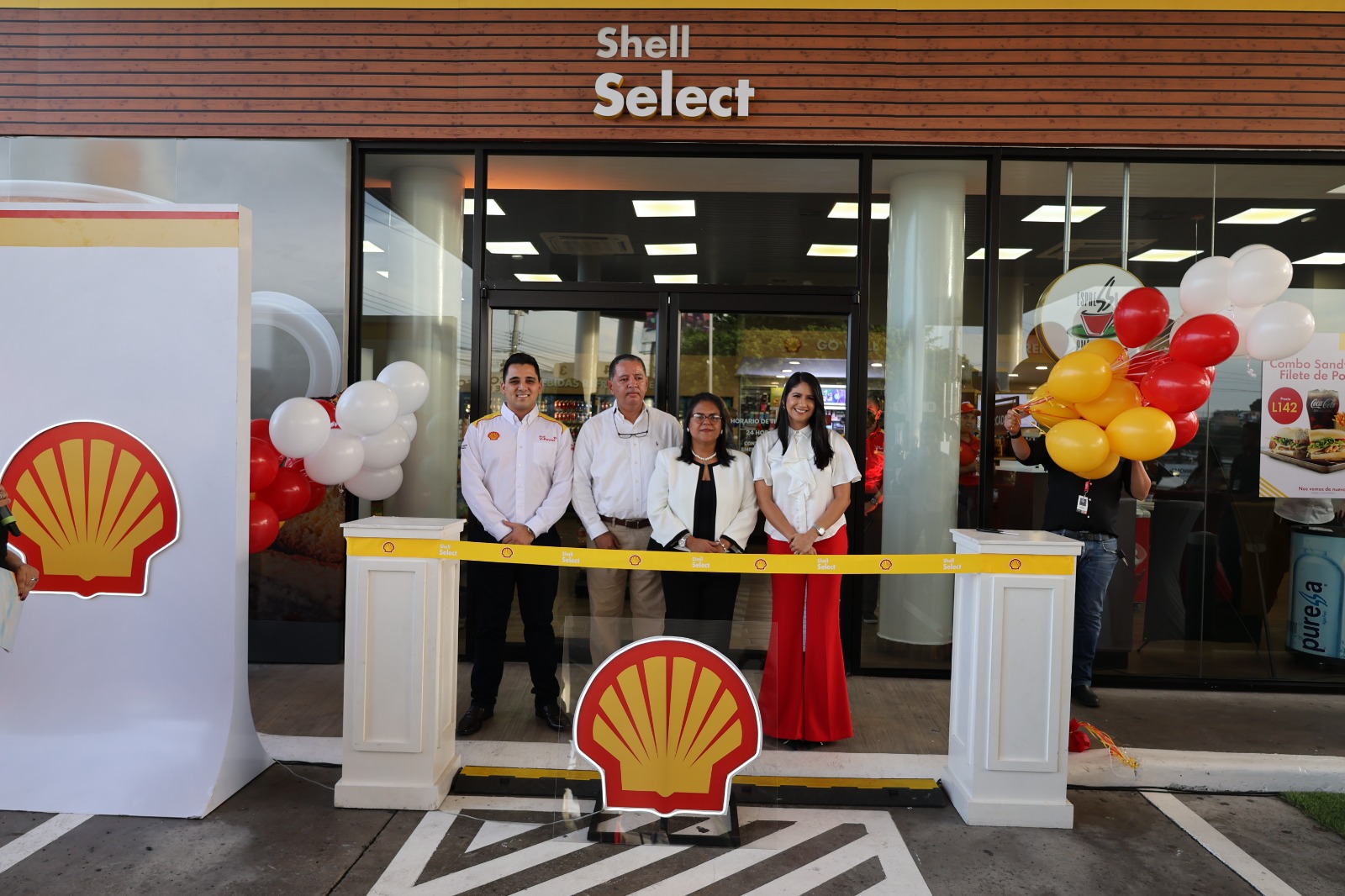 PETRHOSA BAJO SU MARCA SHELL ABRE LA PRIMERA ESTACIÓN DE SERVICIO EN LA CAPITAL