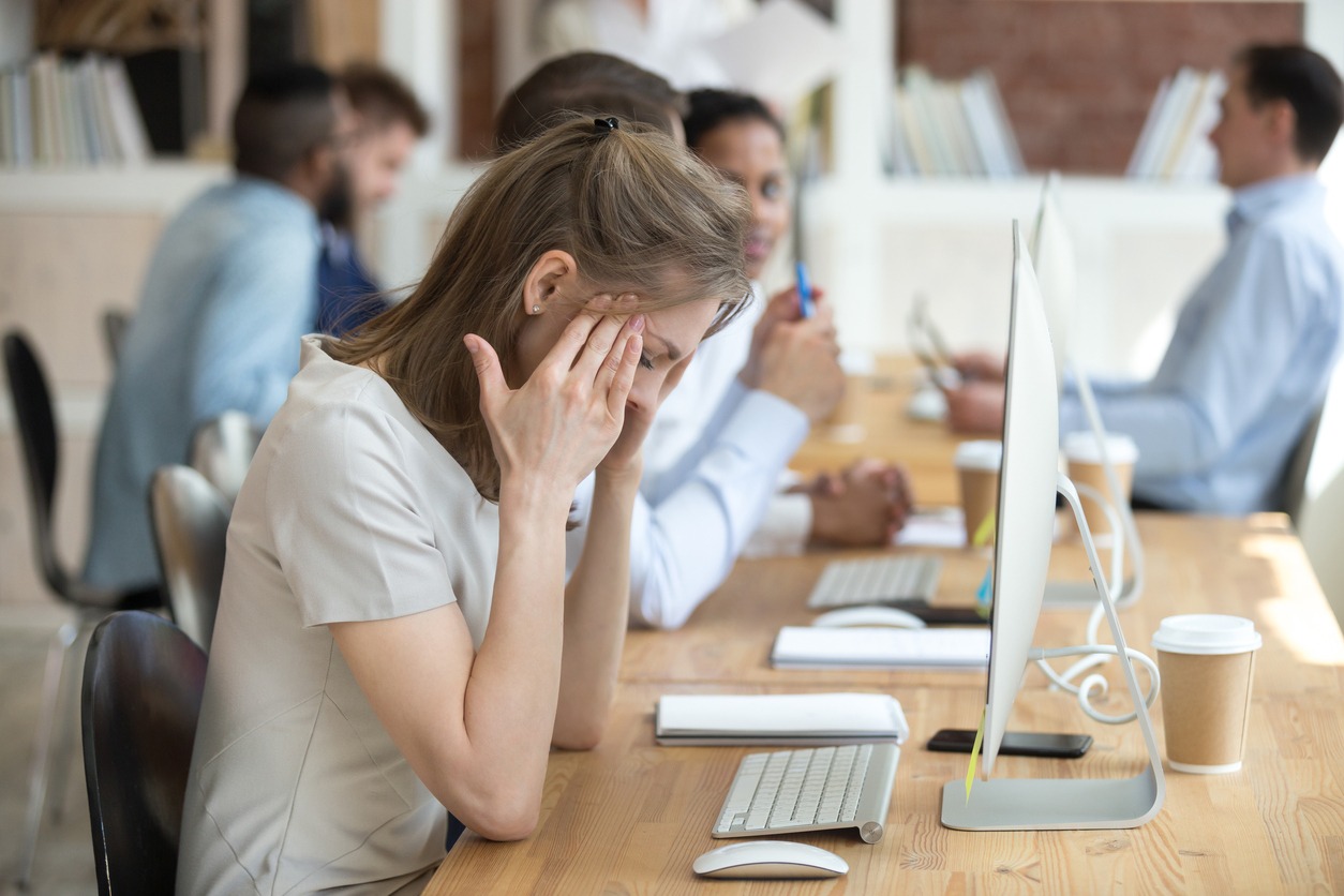 Genética, cambios hormonales y factores no controlables incrementan la posibilidad de padecer migrañas en las mujeres  