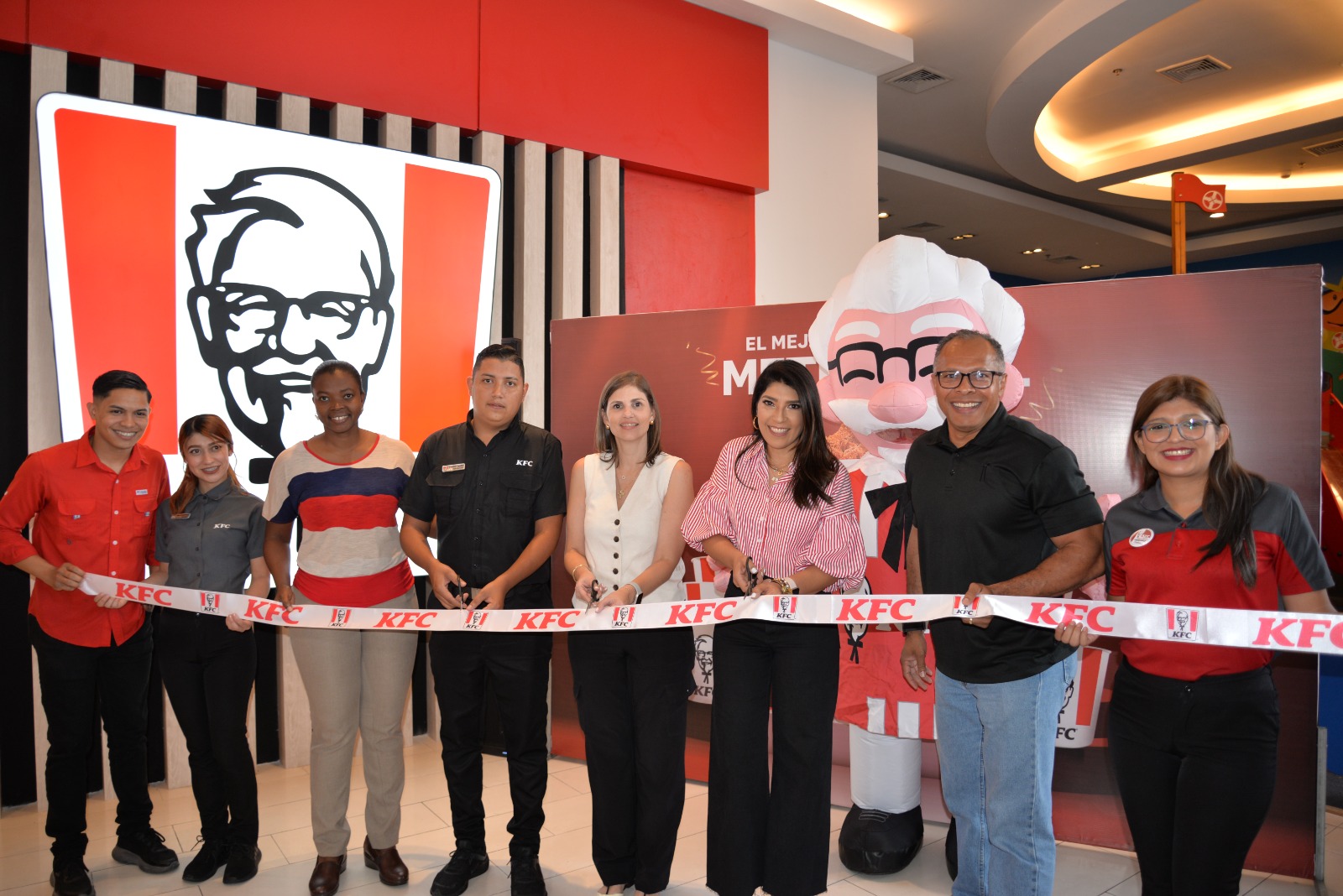 Apertura de Kentucky Fried Chicken en Centro Comercial Metromall Tegucigalpa