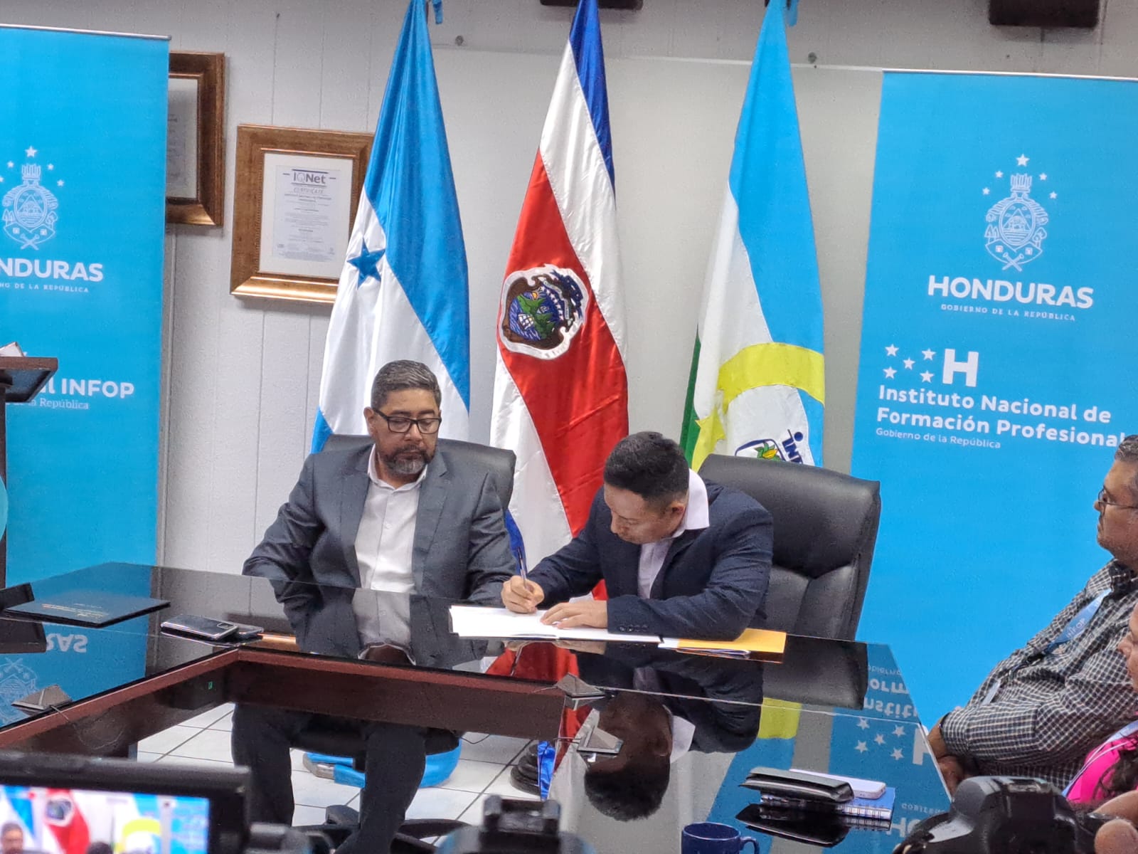 LANZAMIENTO DE LOS CURSOS DE INGLES EN LINEA (PRUEBA PILOTO) DE LA PLATAFORMA EDUTECK