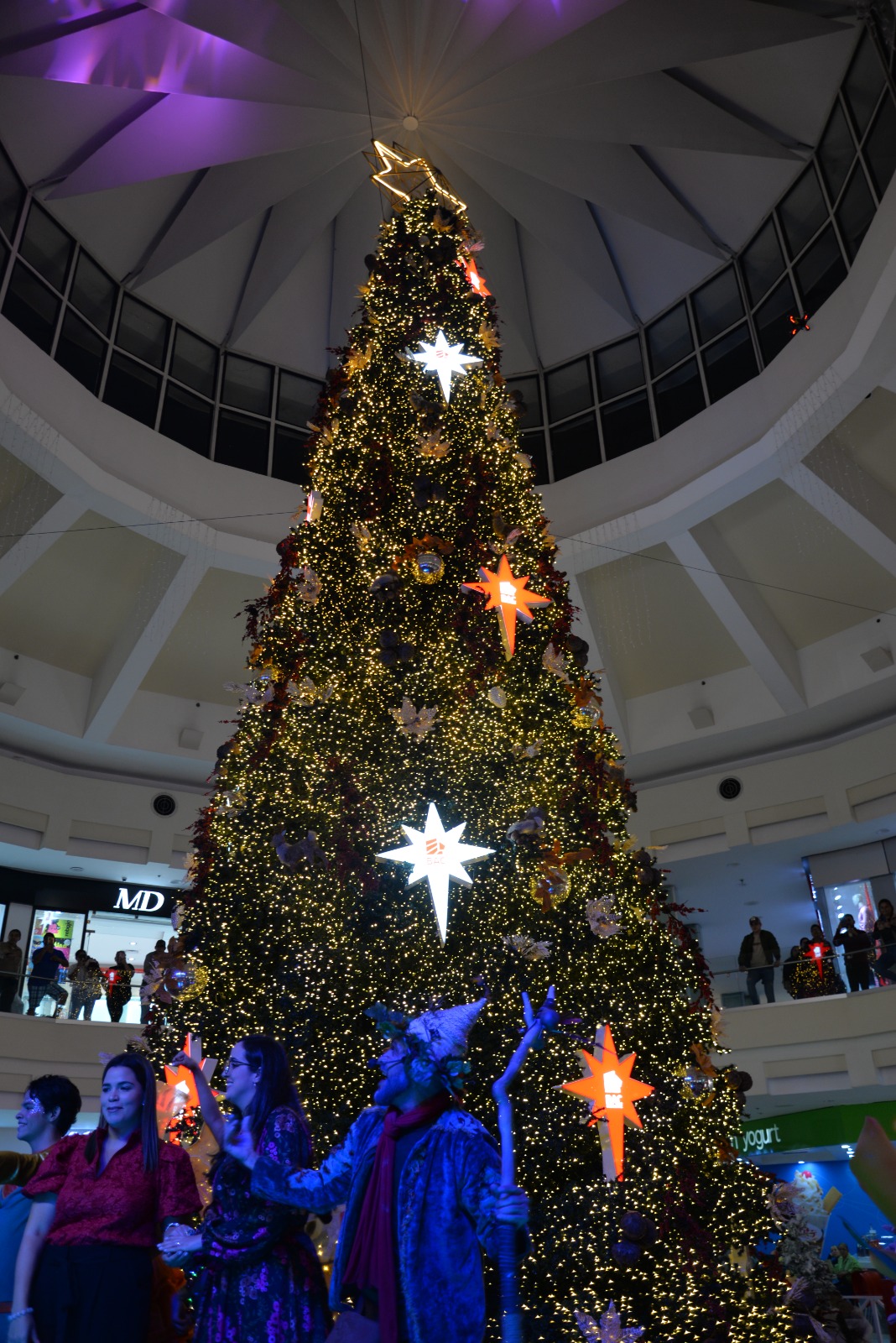 MULTIPLAZA y BAC ILUMINAN LA NAVIDAD CON LA ENCENDIDA DEL ARBOL EN SAN PEDRO SULA