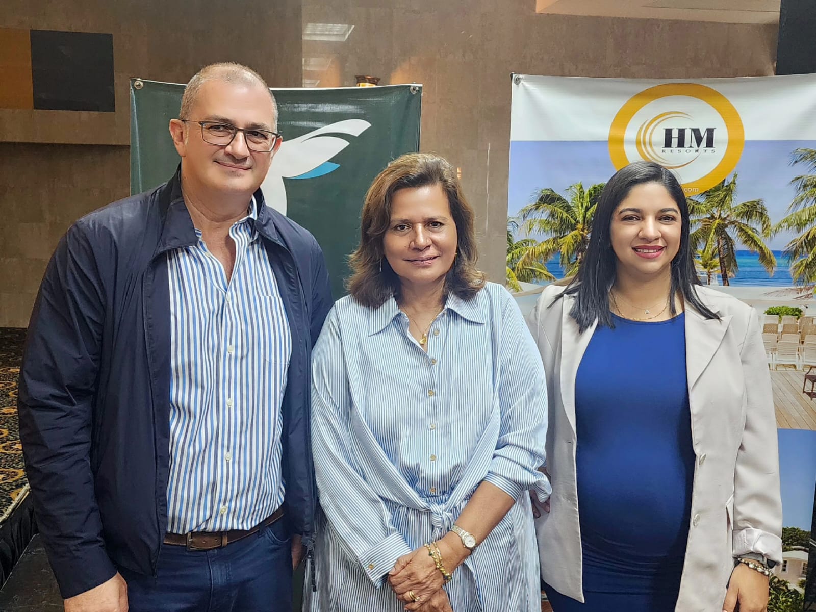 ¡HM RESORTS Y CM AIRLINES OFICIALIZAN ALIANZA COMERCIAL PARA VUELOS CHARTER DESDE TEGUCIGALPA Y SAN PEDRO SULA A ROATÁN Y LA REAPERTURA DEL HOTEL MEDIA LUNA RESORT & BEACH CLUB!