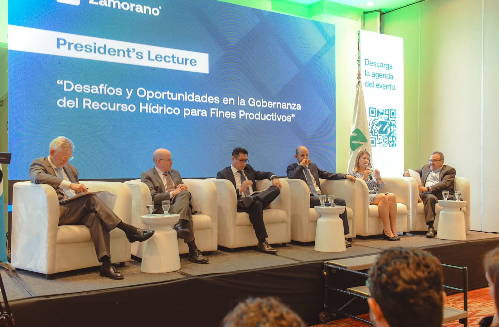 Zamorano realiza con éxito la primera President’s Lecture sobre gobernanza del agua.