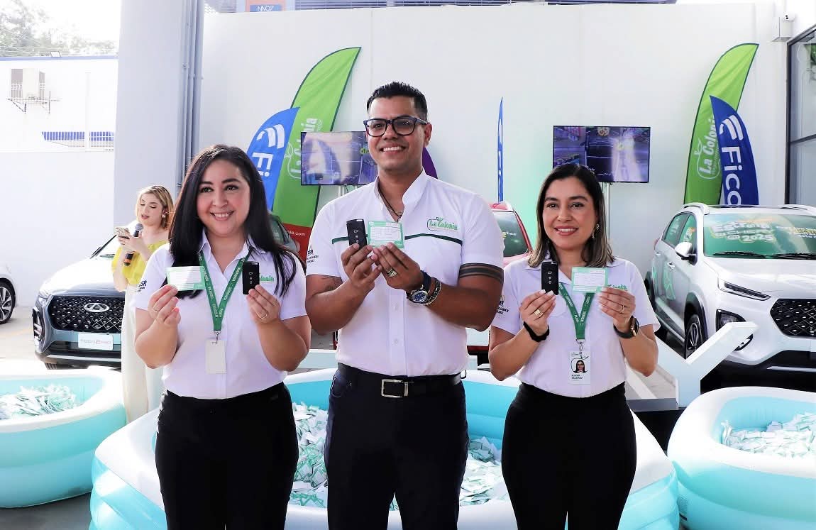 Supermercados La Colonia premió a sus clientes: tres nuevos dueños de una camioneta Chery 2025 celebran su suerte