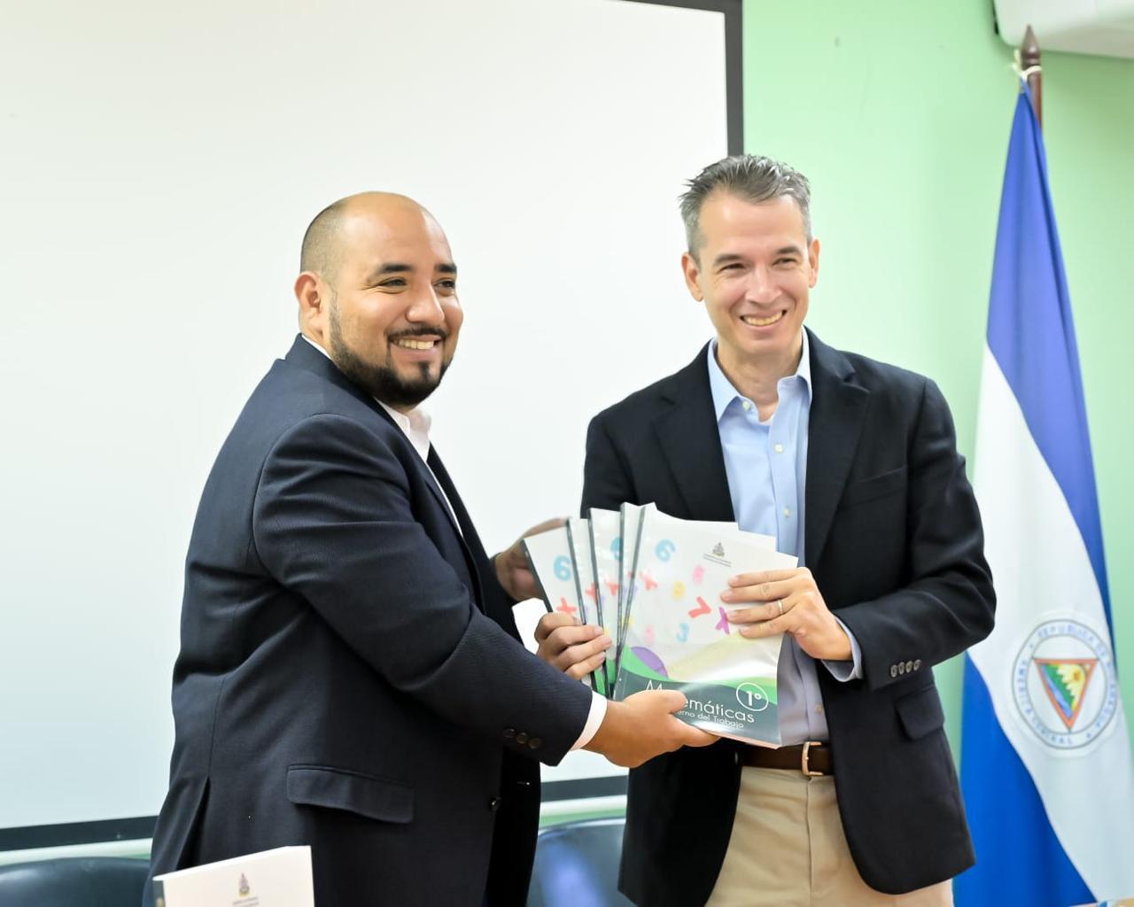 7,000 MIL NIÑOS DE ESCUELAS DE FRANCISCO MORAZÁN RECIBEN DONATIVO DE TEXTO DE MATEMÁTICAS