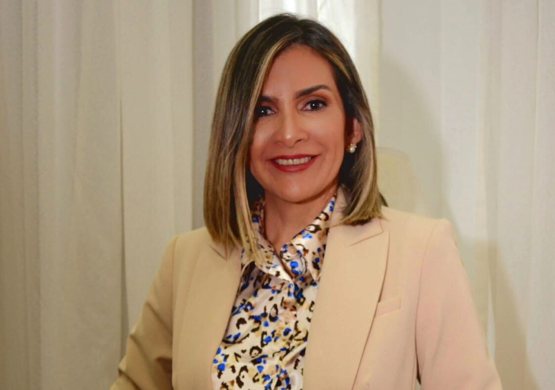 EL PROGRAMA SEMANA A SEMANA DE LA PERIODISTA SUYAPA REYES SE UNE A LA FAMILIA DE MAYA TV