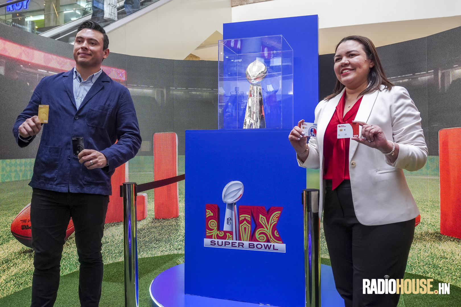 El icónico Trofeo Vince Lombardi, otorgado al campeón del Super Bowl, ha llegado a Honduras