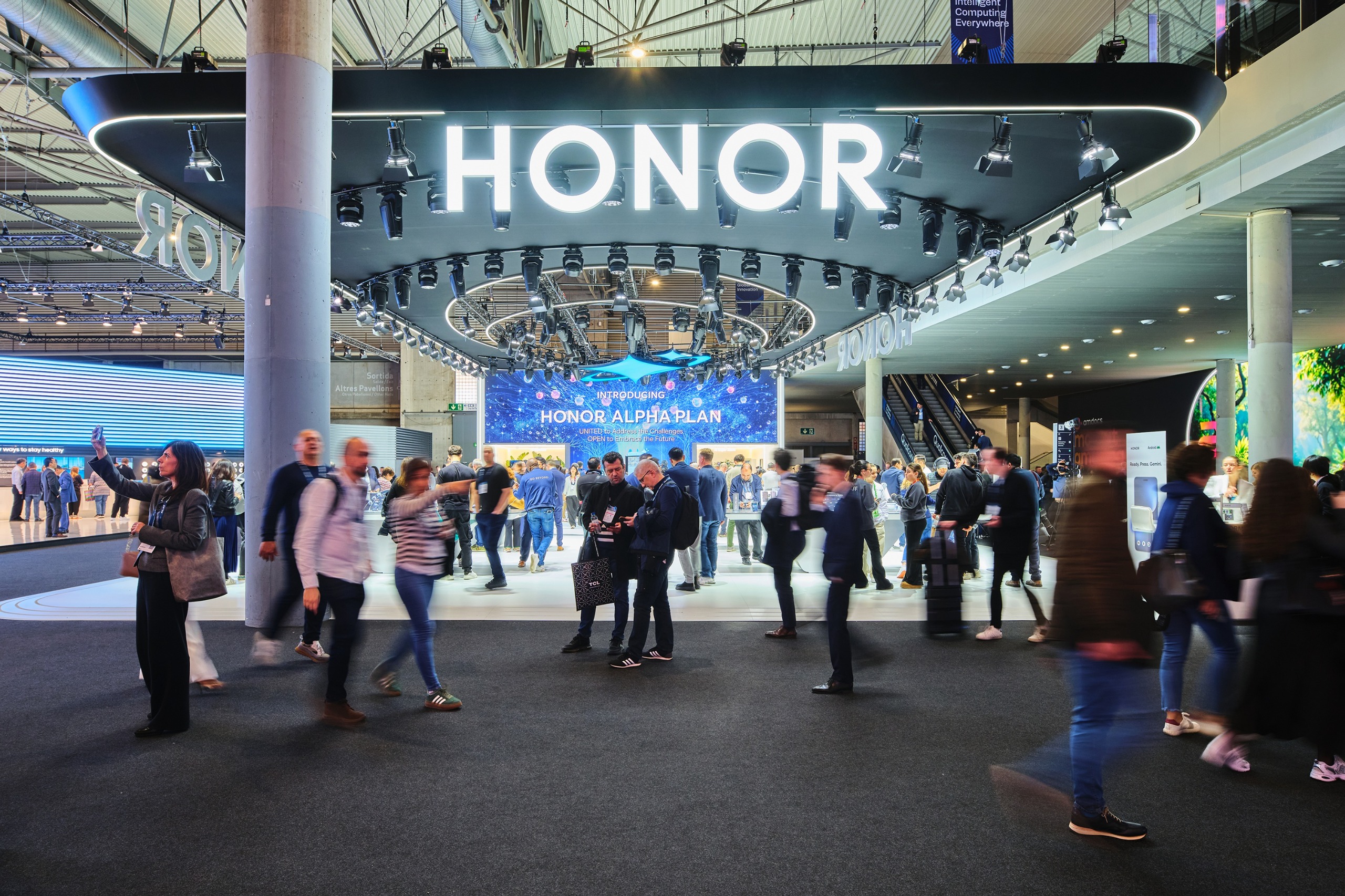 HONOR impresiona en el MWC 2025 con el HONOR ALPHA PLAN